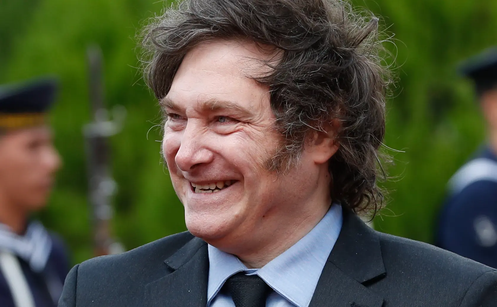 Javier Milei durante discurso sobre economia e políticas fiscais na Argentina