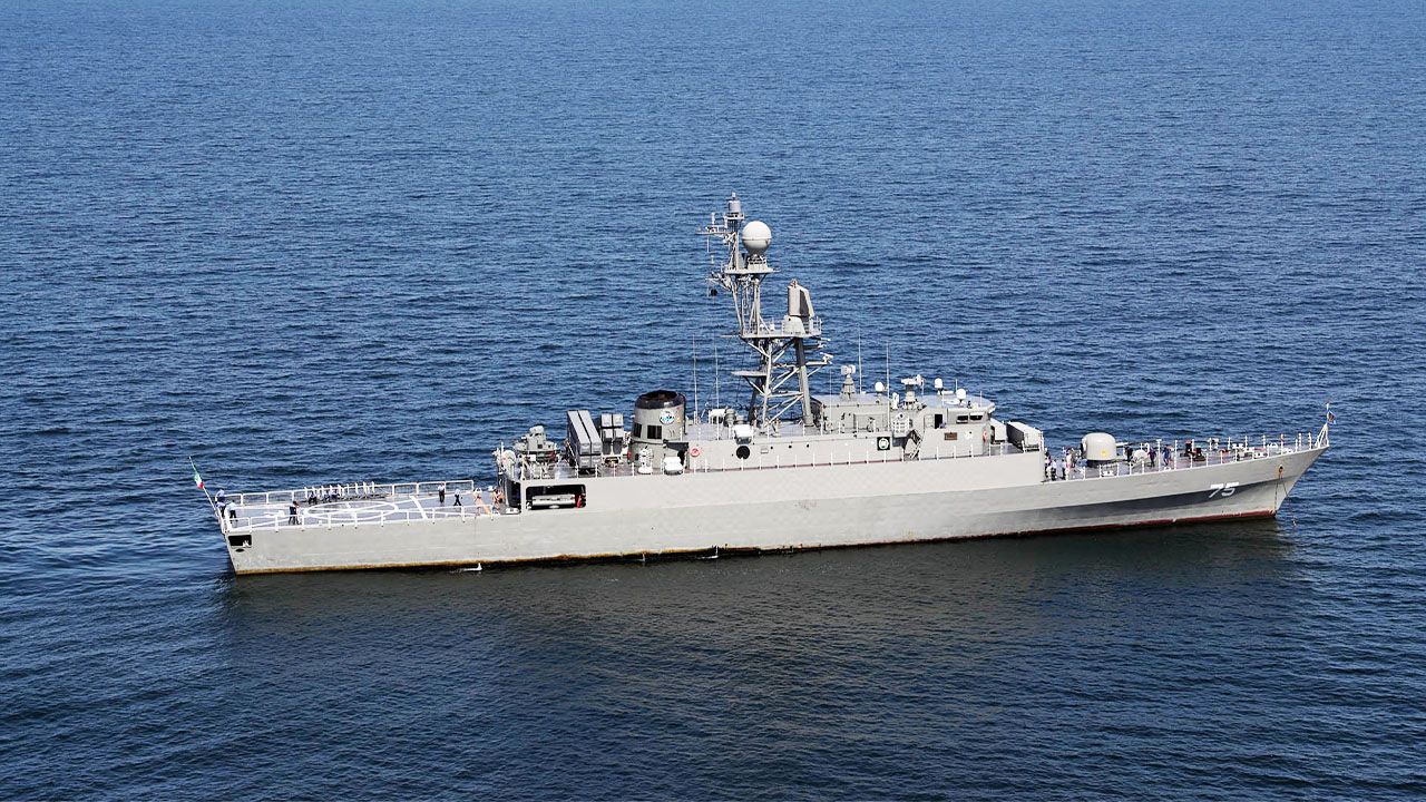 Navio afundado do Irã já atracou no Rio e gerou tensão entre Brasil e EUA.