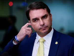 O Cerco Jurídico a Flávio Bolsonaro: As Investigações de Alexandre de Moraes e o Risco Real de Inelegibilidade em 2026